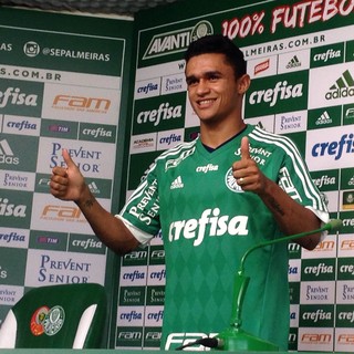 Fã de Romário, Erik se diz 'menino simples' e pronto para o Palmeiras
