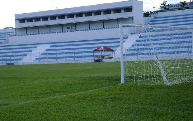 Estádio Genervino da Fonseca, do Crac, em Catalão (Foto: Renata Tavares)