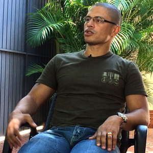 Alex elogia gol de Robinho e faz campanha por placa: 