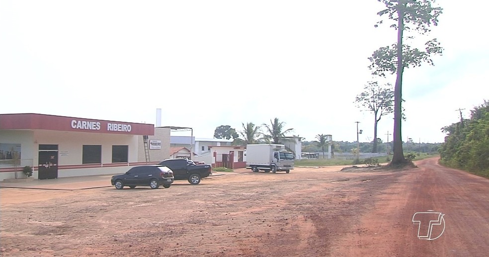 Na fuga, bandidos levaram câmeras do circuito de segurança do frigorífico (Foto: Reprodução/TV Tapajós)