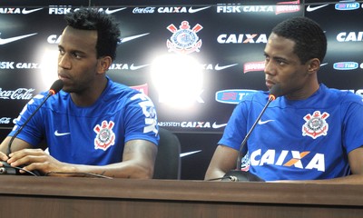 Elias promete batismo em Gil e revela Gobbi 