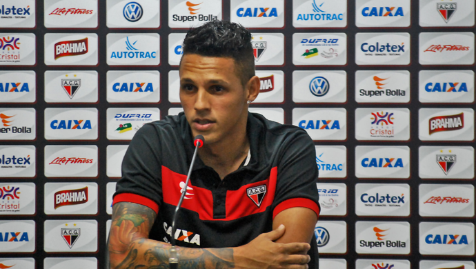 Wagner Carioca - volante Atlético-GO (Foto: Guilherme Salgado / Site Oficial do Atlético-GO)