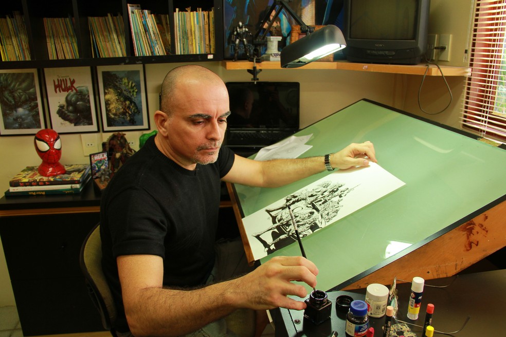 Mike Deodato Jr., quadrinista paraibano, volta a ilustrar Logan, o Wolverine da Marvel (Foto: Mike Deodato Jr./Arquivo Pessoal)