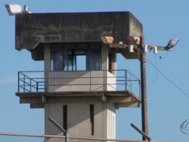 Policiais que fazem a guarda das muralhas poderão abater drones (Foto: Reprodução/ TV Morena) Policiais que fazem a guarda das muralhas poderão abater drones (Foto: Reprodução/ TV Morena)