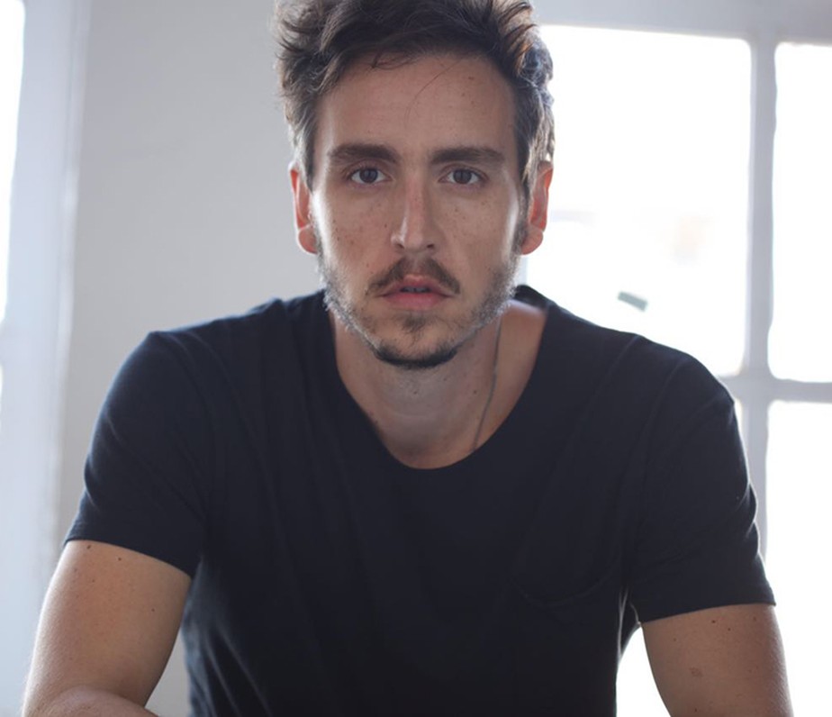 Wagner Santisteban mostra boa forma e exalta namoro com Antonia Morais: 'Relação muito madura'