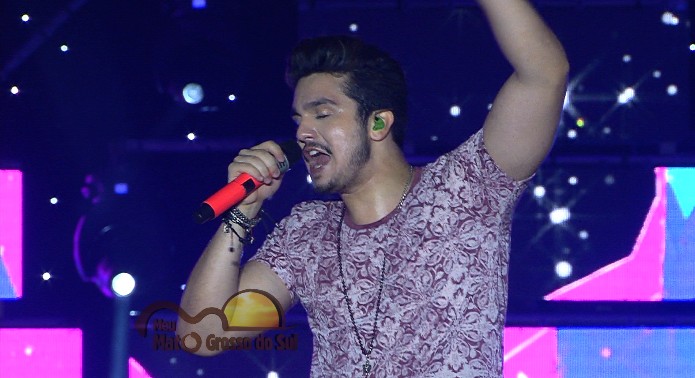 Luan Santana cantou seus maiores sucessos durante Show de Verão (Foto: TVMO)