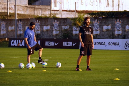 Ex-Barça, ucraniano se espelha em Pato e busca recuperação no Timão