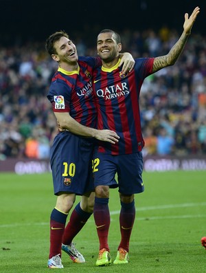 Messi e Daniel Alves Barcelona 2014 (Foto: AP)