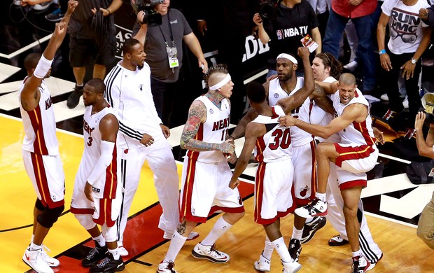comemoração LeBron James NBA Miami New Orleans playoffs (Foto: Getty Images)