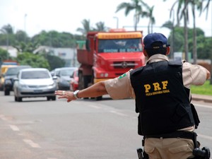 Operação Semana Santa contou com ações na BR-135 (Foto: Douglas Júnior/O Estado)