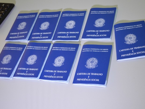 Emissão de carteiras de trabalho em Cacoal, RO (Foto: Magda Oliveira/G1)