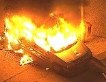 RJ: ato tem 17 feridos; TV tem carro queimado (Reprodução/TV Globo)