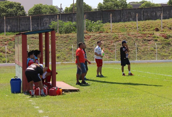 Adão (dir.) Técnico América Campeonato Amador de Uberlândia, estádio Airton Borges (Foto: Lucas Papel)