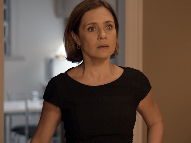 Inês fica chocada com a reação da filha (Foto: TV Globo)
