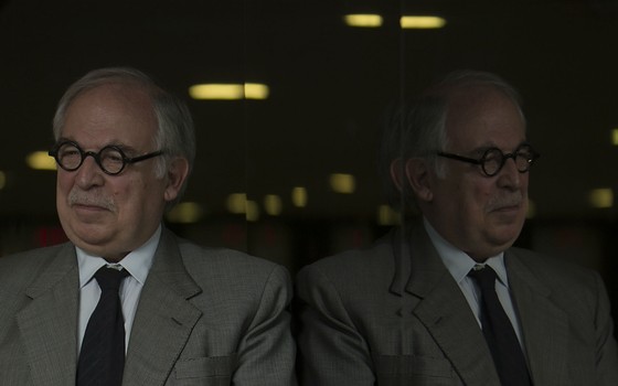 Marco Aurélio Garcia, em Brasília. Apesar de despachar ao lado da presidente Dilma Rousseff, ele nega ser o chanceler de fato do Brasil (Foto: Igo Estrela/ÉPOCA) Marco Aurélio Garcia, em Brasília. Apesar de despachar ao lado da presidente Dilma Rousseff, ele nega ser o chanceler de fato do Brasil (Foto: Igo Estrela/ÉPOCA)