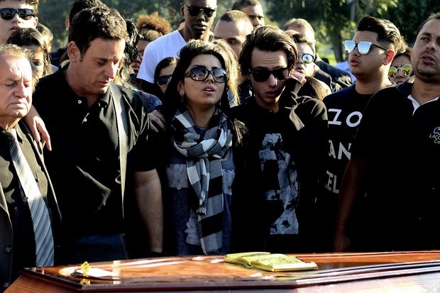 Ego Eyshila Cantora Gospel No Enterro Do Filho Na Eternidade Vou Ve Lo Noticias De Famosos A cantora cassiane publicou uma foto ao lado de fabiana nas redes sociais e disse que hoje e dia de choro, tristeza e lagrimas. ego globo