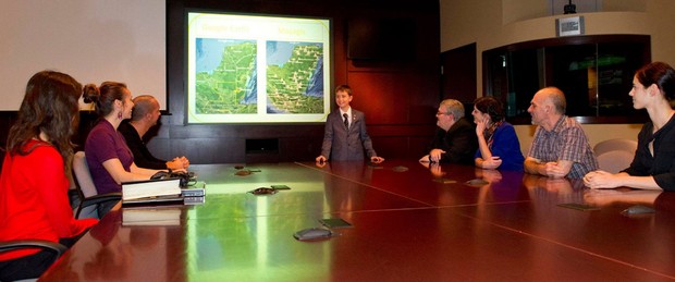William apresenta seus estudos a funcionários da Agência Espacial Canadense (Foto: Reprodução/Facebook/Canada Space Agency)