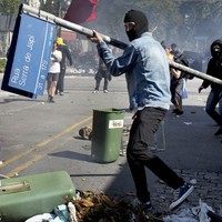 1º dia da Copa também teve manifestações (Rodrigo Abd/AP)