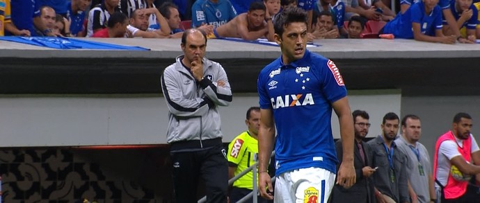 Robinho Cruzeiro; Mané Garrincha (Foto: Reprodução/ TV Globo Minas) Robinho Cruzeiro; Mané Garrincha (Foto: Reprodução/ TV Globo Minas)