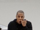 Jay-Z é flagrado 'limpando o salão' durante viagem. Eca!