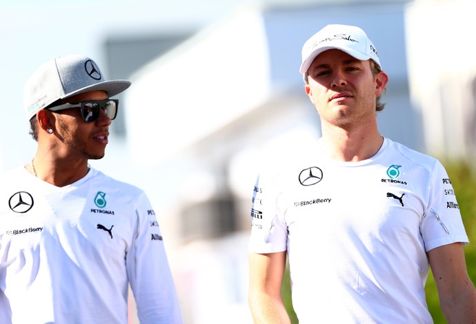 Lewis Hamilton teria questionado a real nacionalidade do companheiro Nico Rosberg (Foto: Getty Images)