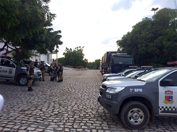 Ao todo, participam da operação 120 policiais (Foto: Divulgação/PM)