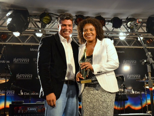 Maurício Mattar e Margareth Menezes em prêmio de música em Canela, Rio Grande do Sul (Foto: Leo Marinho/ Ag. News)