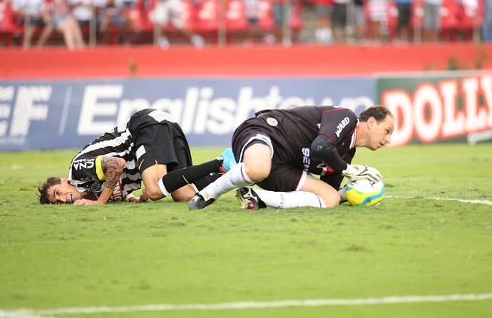 Rogério Ceni e Rildo no clássico São Paulo e Santos (Foto: Marcos Ribolli) Rogério Ceni e Rildo no clássico São Paulo e Santos (Foto: Marcos Ribolli)