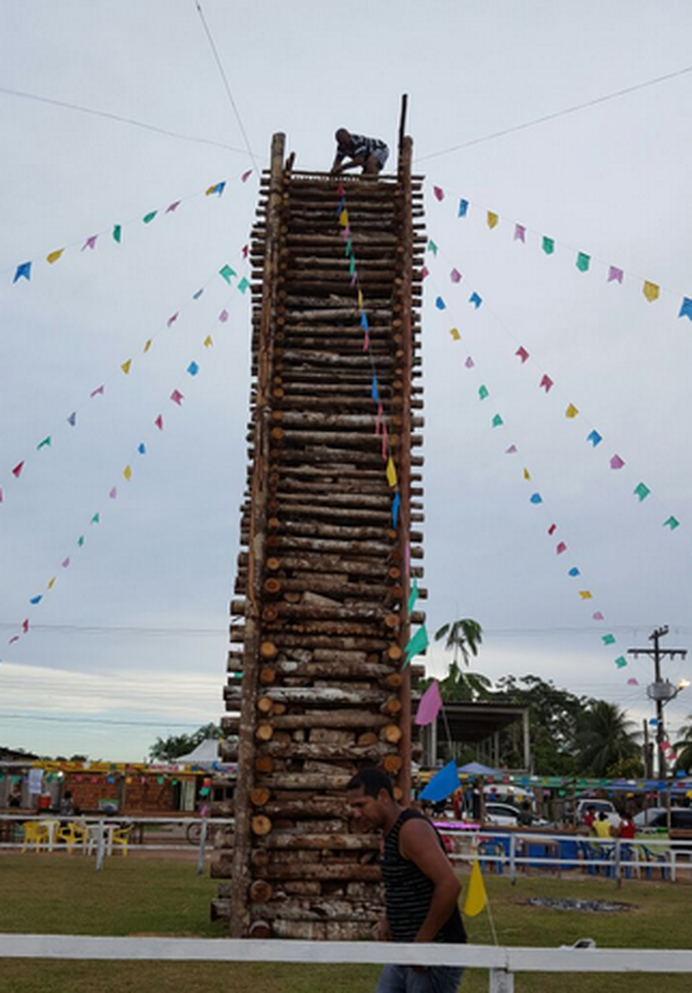 Fogueira será acesa durante festival (Foto: Manoel Cruz/Rede Amazônica)