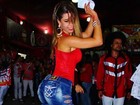 Cacau usa shortinho justo durante ensaio de carnaval em São Paulo