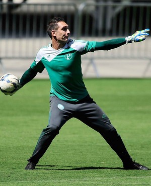 Prass admite pressão grande e vê jogo de 