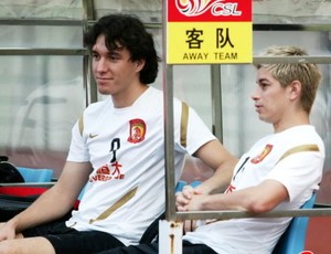 Conca no treino do Guangzhou Evergrande com Cleo (Foto: Reprodução/Sina.com)
