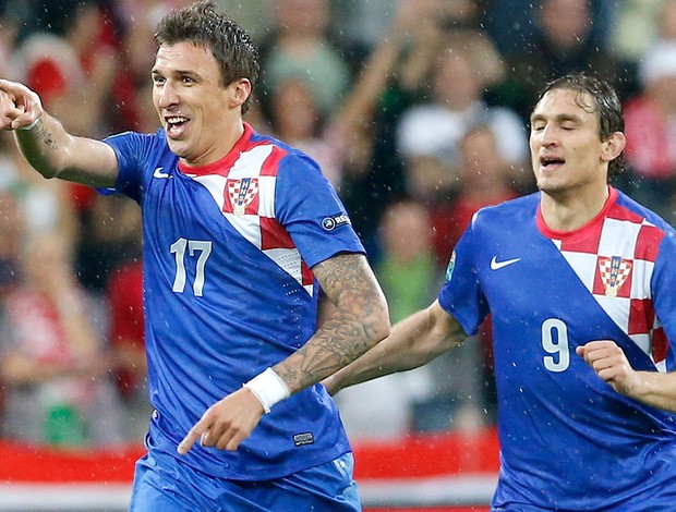 Mario Mandzukic comemora gol da Croácia contra a Irlanda (Foto: AP)