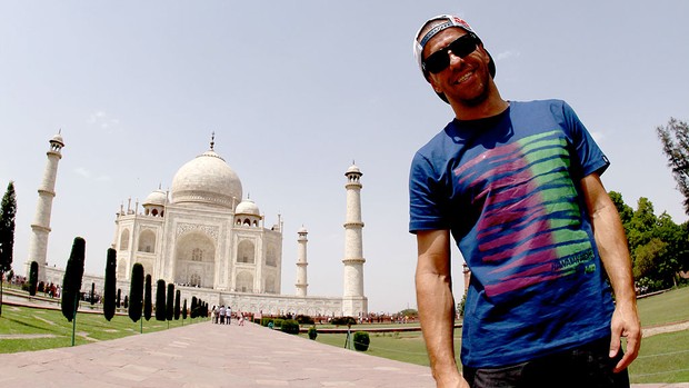 Na cidade de Agra, a 200 km de Déli, o skatista conheceu o famoso Taj Mahal (Foto: André Fancio)