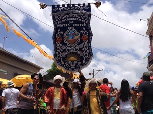 Pitombeira dos Quatro Cantos se encaminha para a sede do bloco após desfile nas ruas do Sítio Histórico de Olinda. (Foto: Marina Barbosa/G1) Pitombeira dos Quatro Cantos se encaminha para a sede do bloco após desfile nas ruas do Sítio Histórico de Olinda. (Foto: Marina Barbosa/G1)