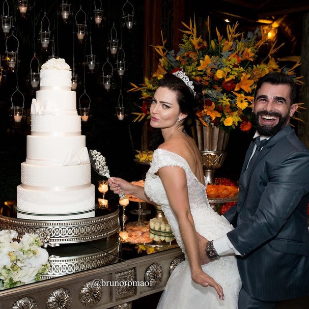 Laura Keller e o empresário Jorge Sousa se casaram em casa de festas no Rio, no dia 21 de novembro de 2016. Miguel Falabella foi um dos padrinhos  (Foto: Reprodução Instagram)