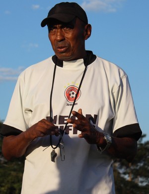 Toinho - técnico do Tiradentes-PI (Foto: Emanuele Madeira/GloboEsporte.com)