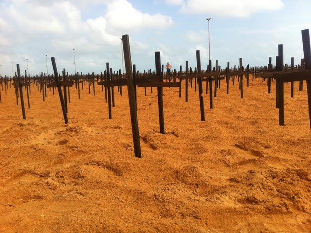 Policiais federais e civis protestam na Praia de Iracema em Fortaleza (Foto: Foto: Divulgação)