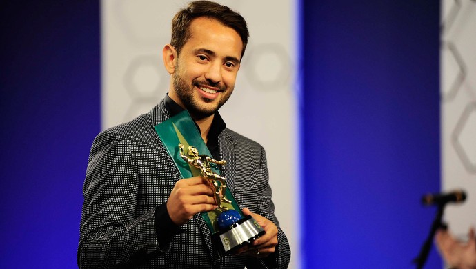 Ex-técnico de Éverton Ribeiro, Tite diria para meia rejeitar oferta