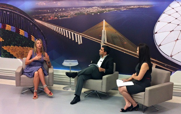 Luana Piovani no estúdio do Amazonas TV (Foto: Onofre Martins/Rede Amazônica)