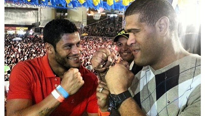 Pezão e Hulk se encontram no Maior São João do Mundo (Foto: Reprodução / Instagram)