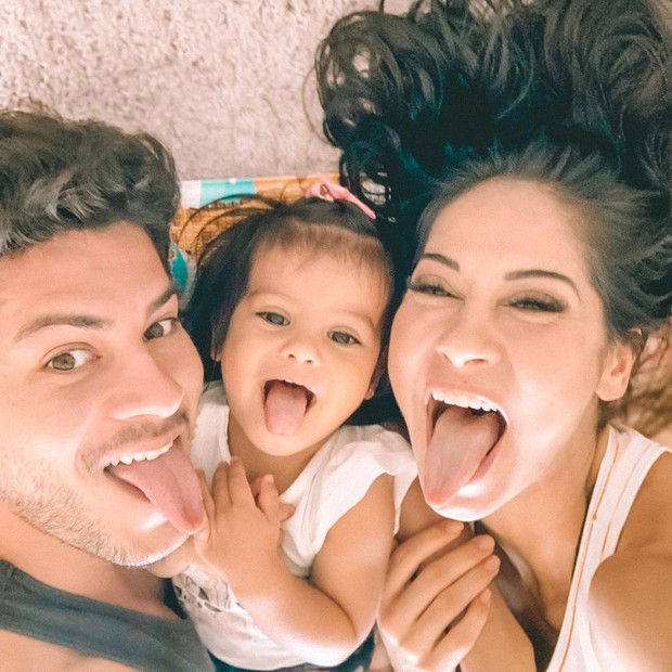 Mayra Cardi, Arthur Aguiar e Sophia (Foto: Reprodução/ Instagram)