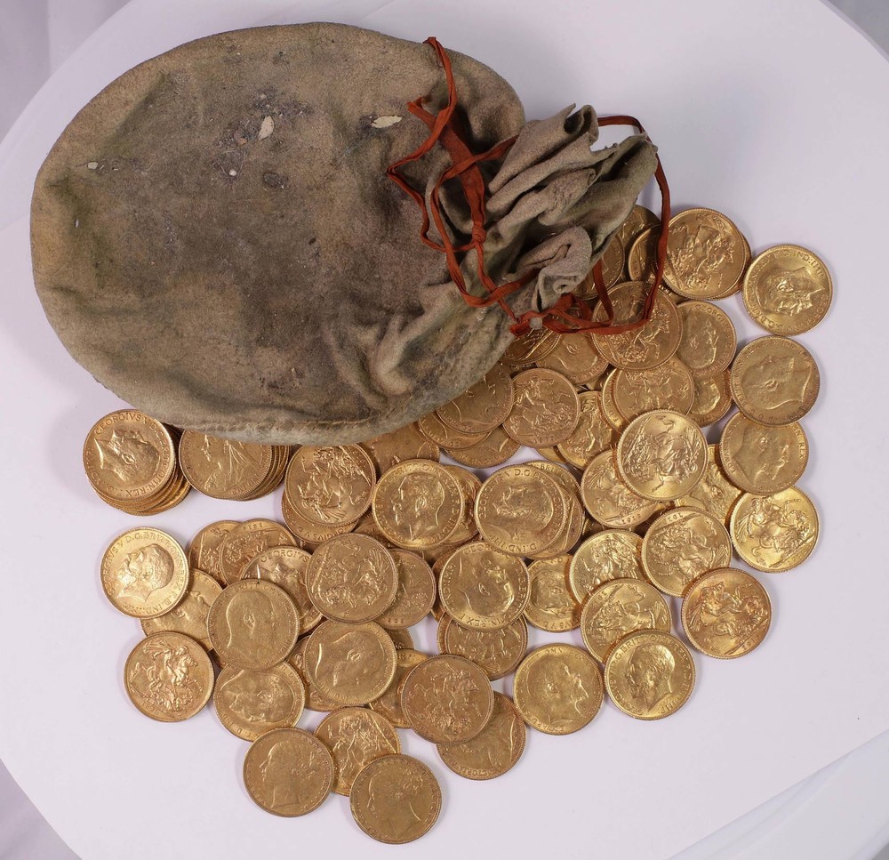 Moedas de ouro dos século 19 e 20 foram encontradas escondidas em um piano em Shropshire (Foto: Trustees of the British Museum/Peter Reavill via AP)