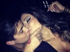 Thammy Miranda dá beijão em namorada e posta foto