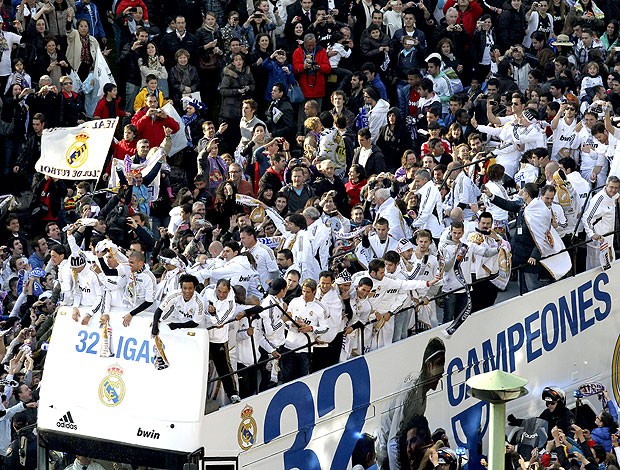 carreata de comemoração do título do Real Madrid (Foto: EFE)