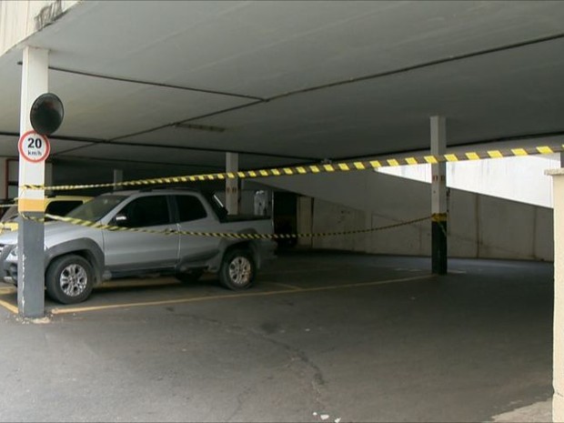 A Gazeta  Muro em estacionamento ameaça desabar em Cariacica