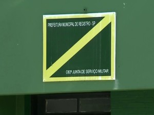 Tenente trabalha na Junta Militar de Registro (Foto: Reprodução / TV Tribuna)