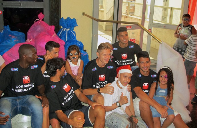 Vasco jogadores visita ao INCA (Foto: Fred Huber)