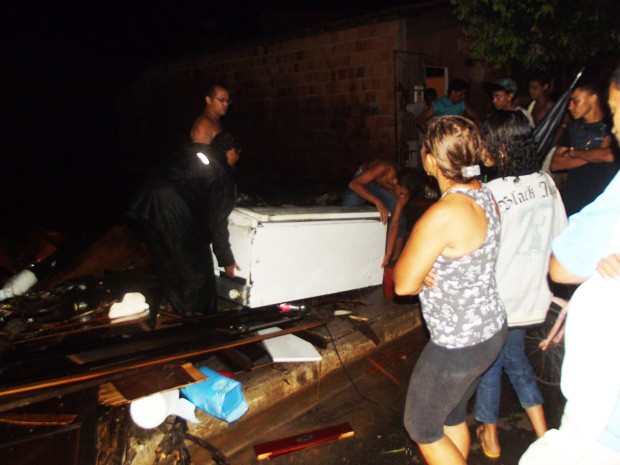 Moradores tiveram muitos prejuízos com a forte chuva que alagou ruas e casas em Imperatriz (Foto: Divulgação/Hermerson Pinto)