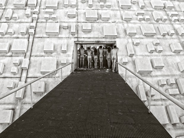 Teatro Nacional é cenário de série de fotos sobre abandono cultural em Brasília (Foto: Sérgio Costa Vincent/Divulgação) Teatro Nacional é cenário de série de fotos sobre abandono cultural em Brasília (Foto: Sérgio Costa Vincent/Divulgação)